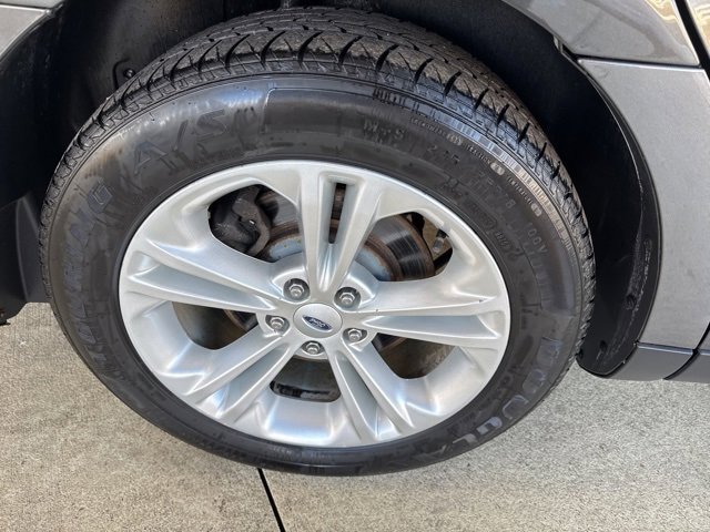 Used 2015 Ford Taurus SEL image 34