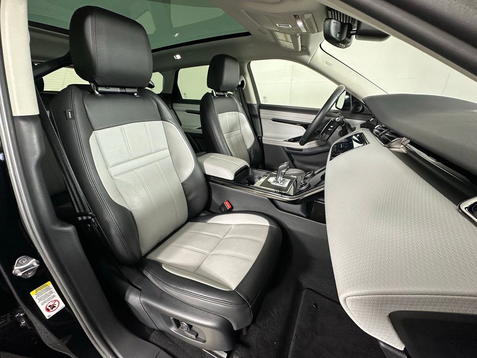 Used 2023 Land Rover Range Rover Evoque R-Dynamic S image 6