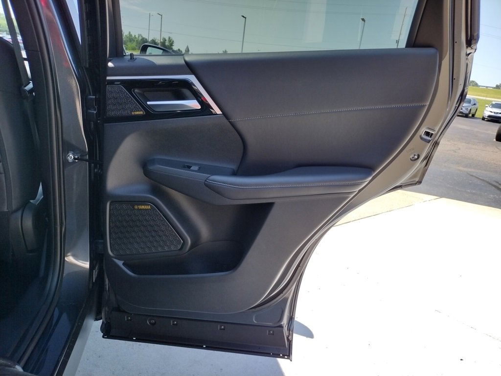 New 2025 Mitsubishi Outlander SE image 32