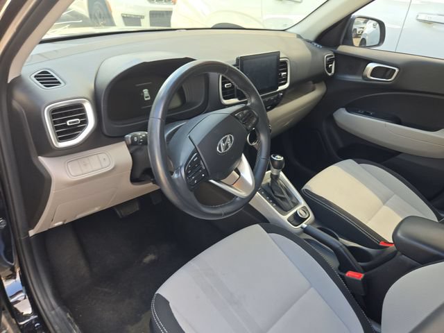 Used 2025 Hyundai Venue SEL FWD image 4