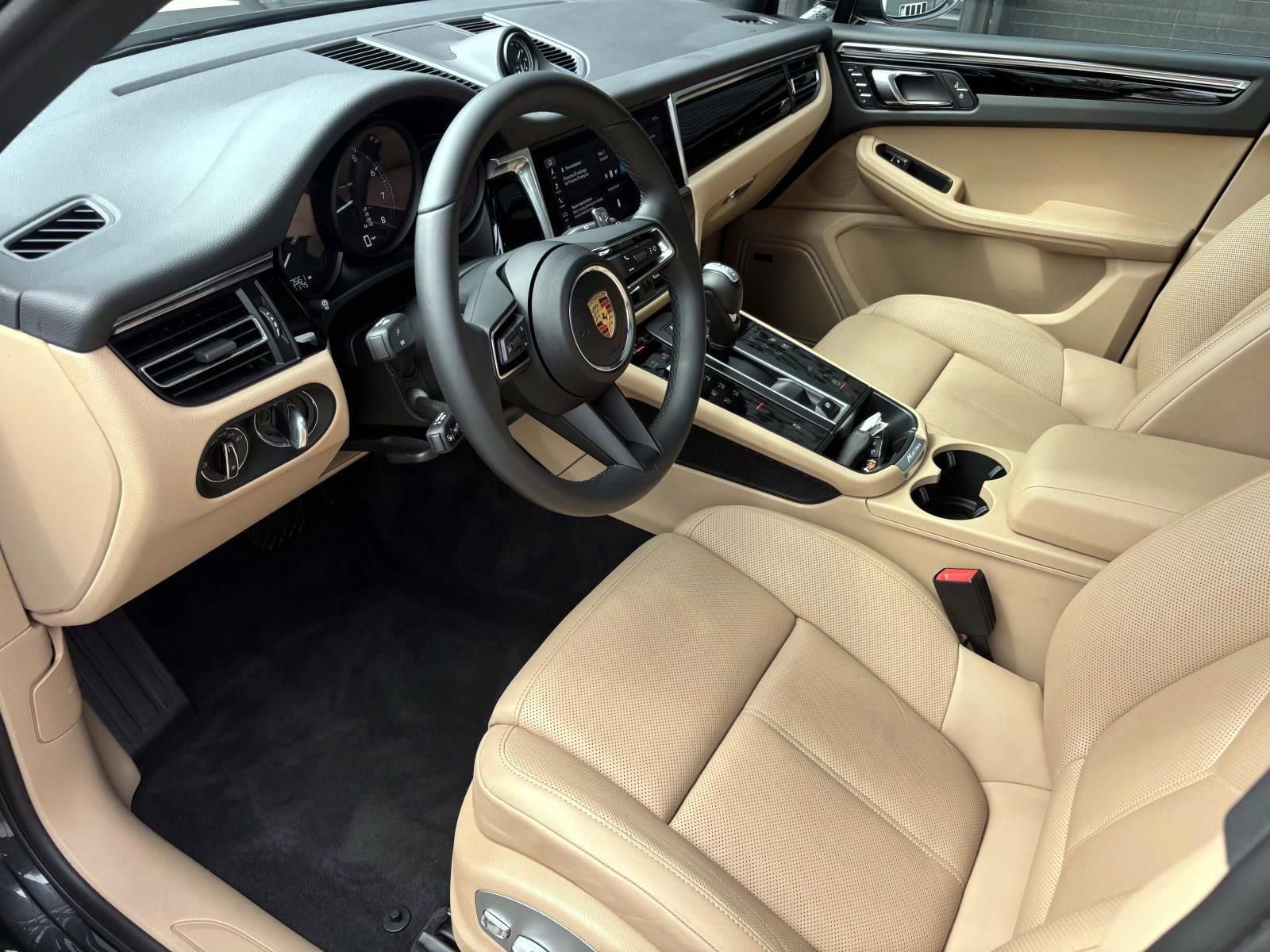 Used 2025 Porsche Macan image 17