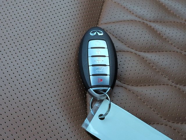 Used 2024 INFINITI QX80 Sensory AWD/4WD image 31