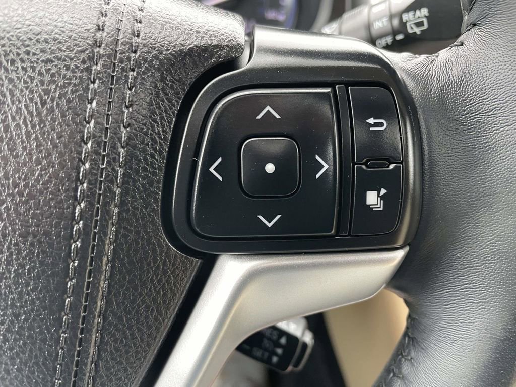 Used 2016 Toyota Highlander Limited image 37