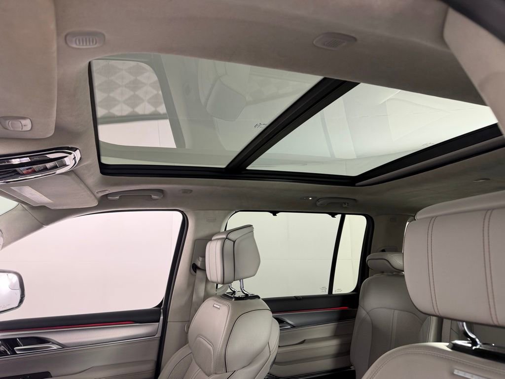 Used 2023 Jeep Grand Wagoneer Series II w/ Flexible Seating Group AWD/4WD image 28