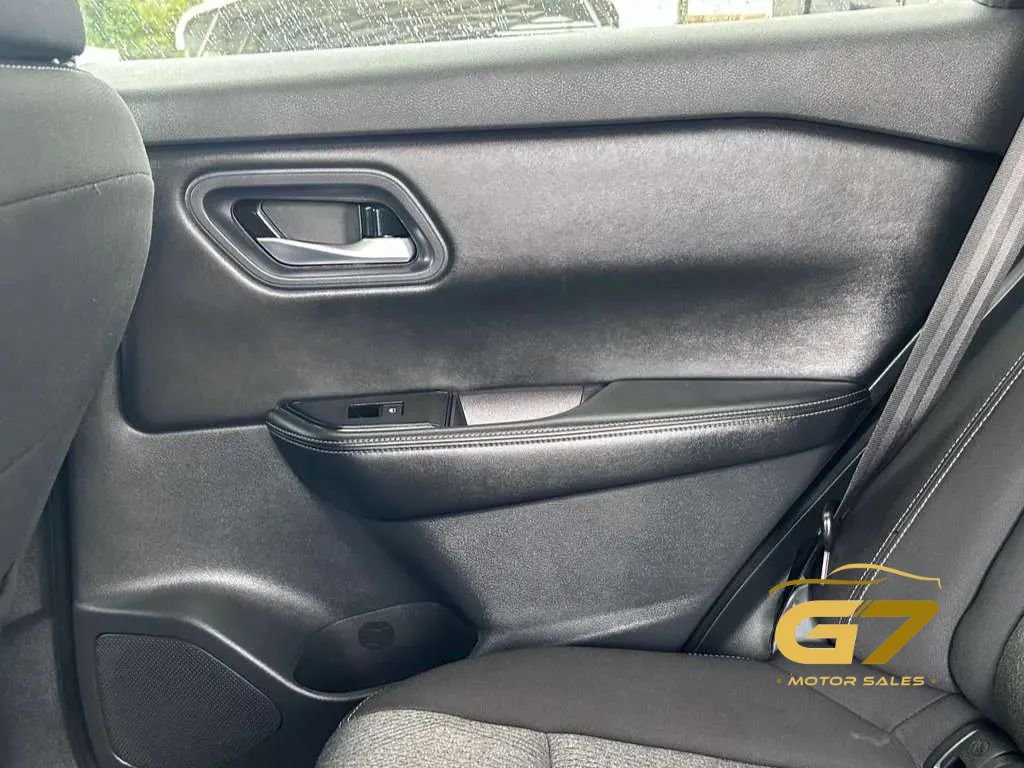 Used 2024 Nissan Rogue SV AWD/4WD image 27