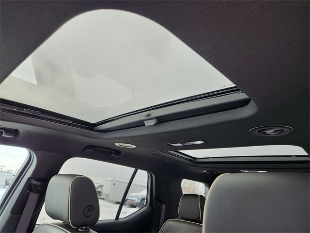 Certified 2023 Chevrolet Traverse Premier w/ Redline Edition image 19