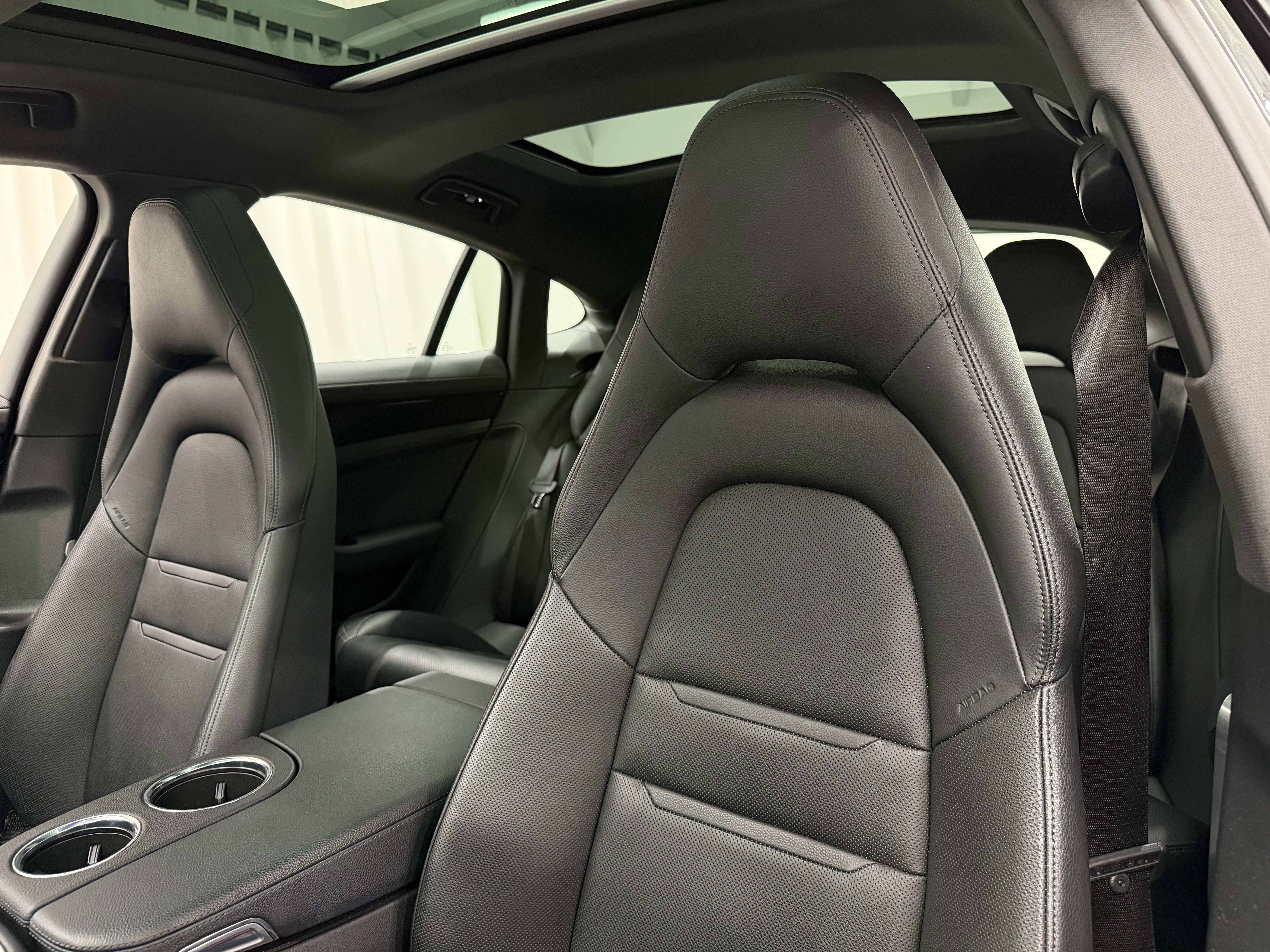 Certified 2023 Porsche Panamera 4 image 5