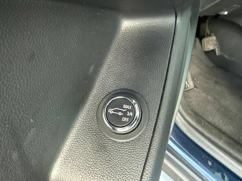 Used 2023 Chevrolet Traverse LT FWD image 25