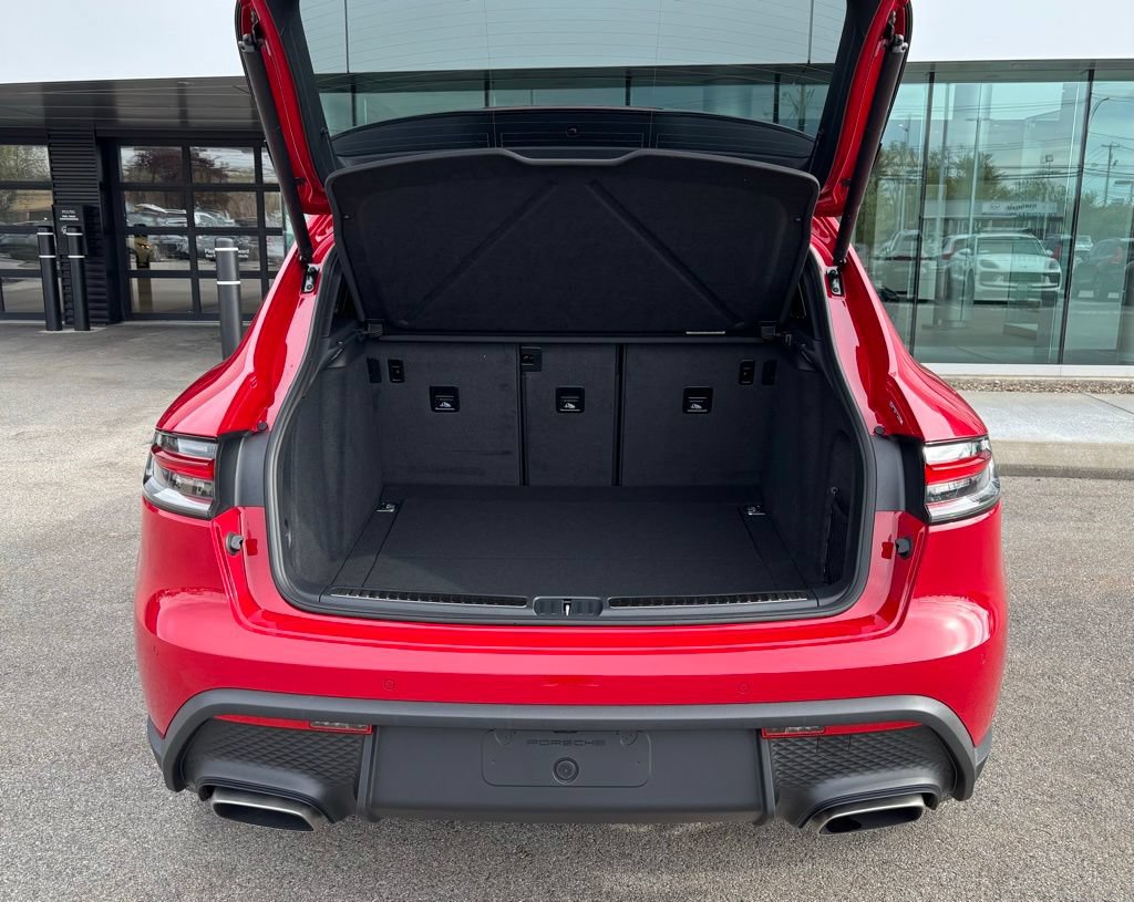 New 2026 Porsche Macan AWD/4WD image 9