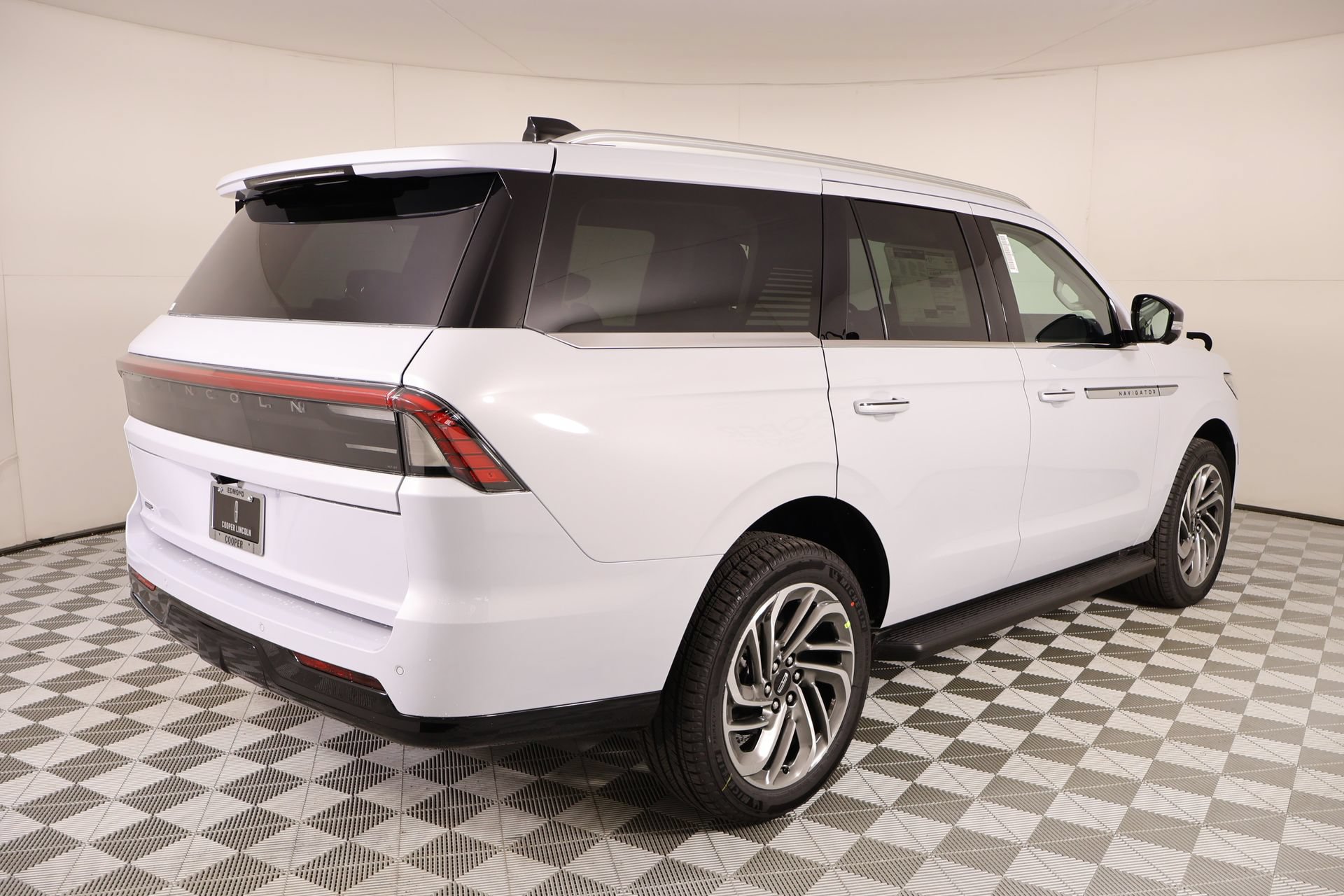 New 2026 Lincoln Navigator Premiere AWD/4WD image 21