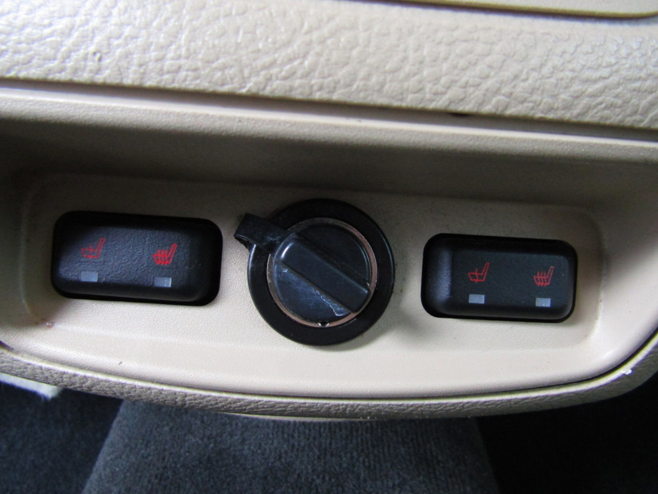 Used 2017 Ford Taurus Limited image 22