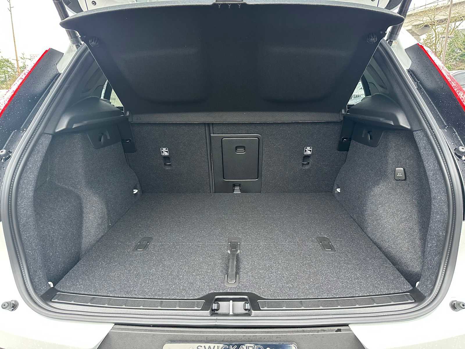 New 2026 Volvo XC40 B5 Ultra w/ Climate Package image 14