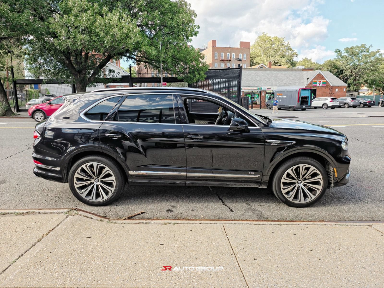 Used 2021 Bentley Bentayga AWD/4WD image 7