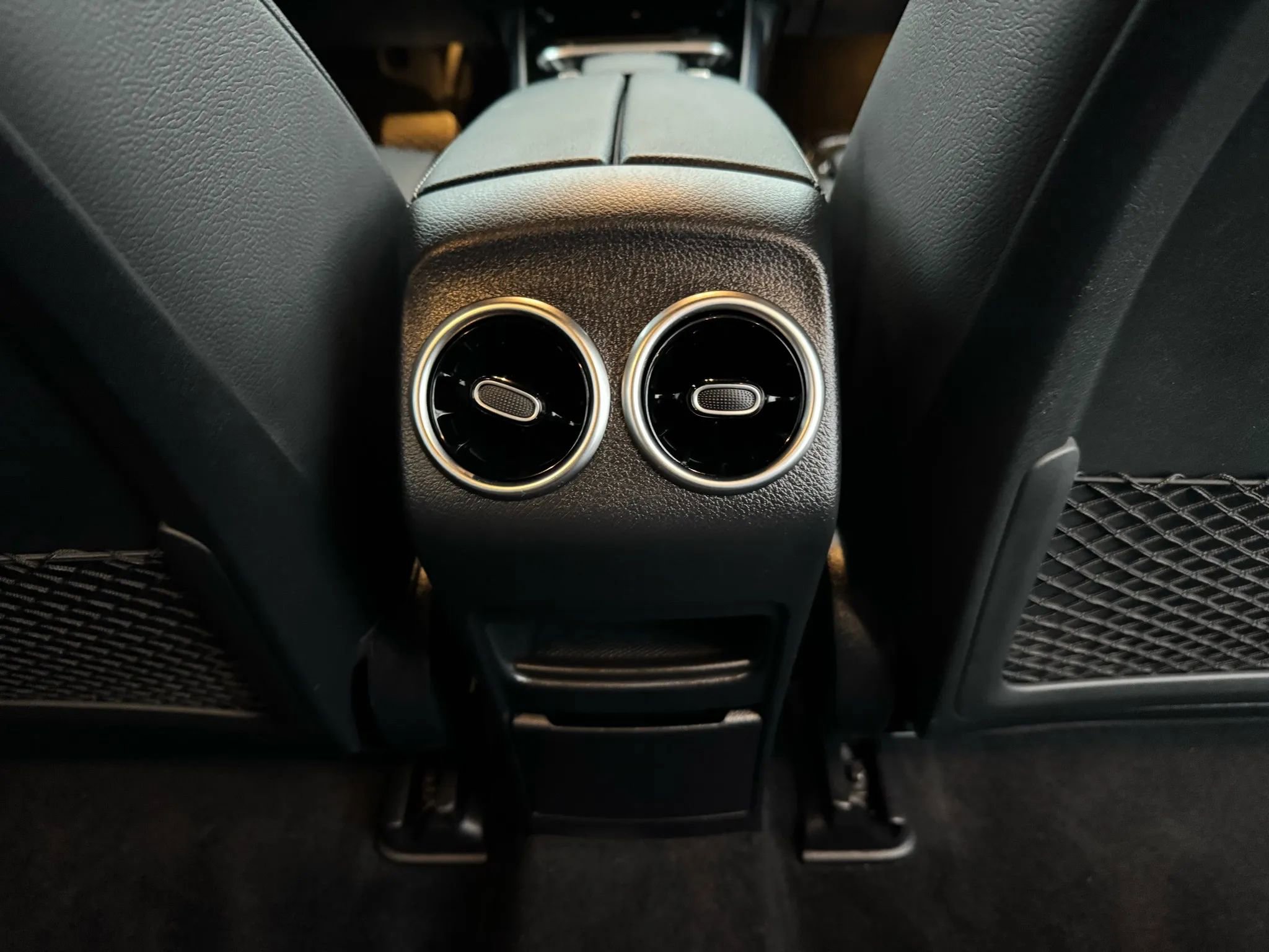 Used 2023 Mercedes-Benz EQB 300 4MATIC w/ Exclusive Package image 29