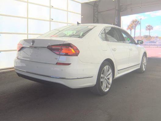 Used 2018 Volkswagen Passat 2.0T SEL Premium image 4