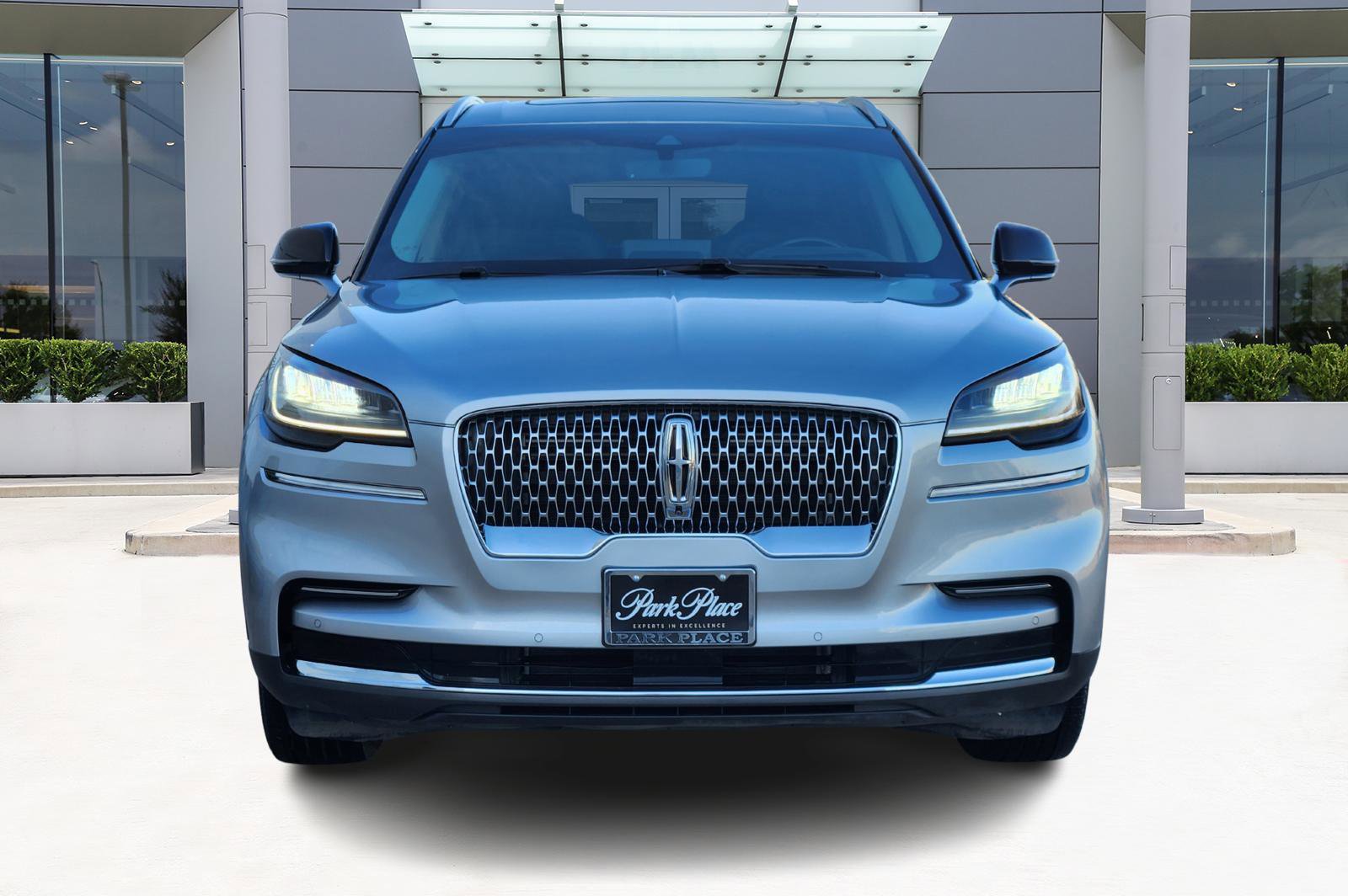 Used 2022 Lincoln Aviator Reserve w/ Equipment Group 201A image 2