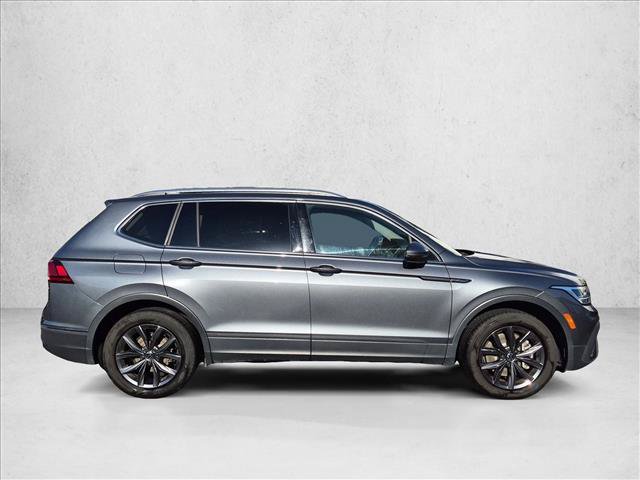 Used 2023 Volkswagen Tiguan SE w/ Panoramic Sunroof Package AWD/4WD image 4