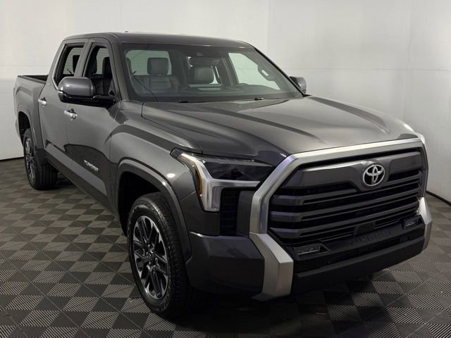 Used 2025 Toyota Tundra Limited image 25