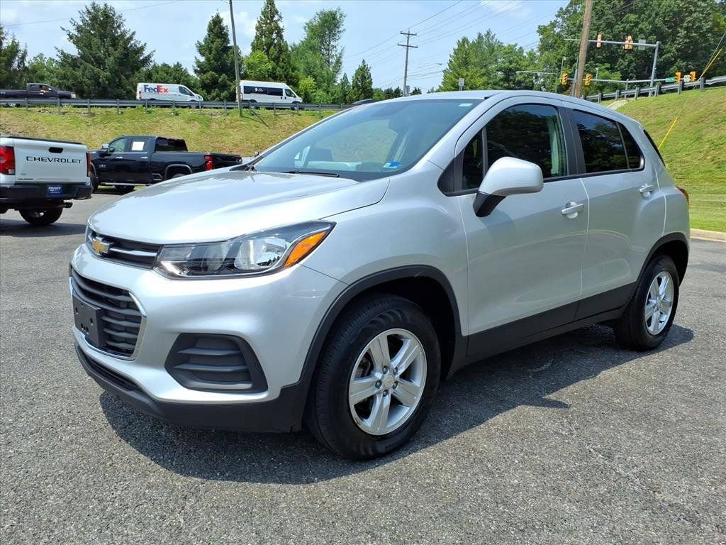 Used 2022 Chevrolet Trax LS w/ Tint and Cruise Package AWD/4WD image 7
