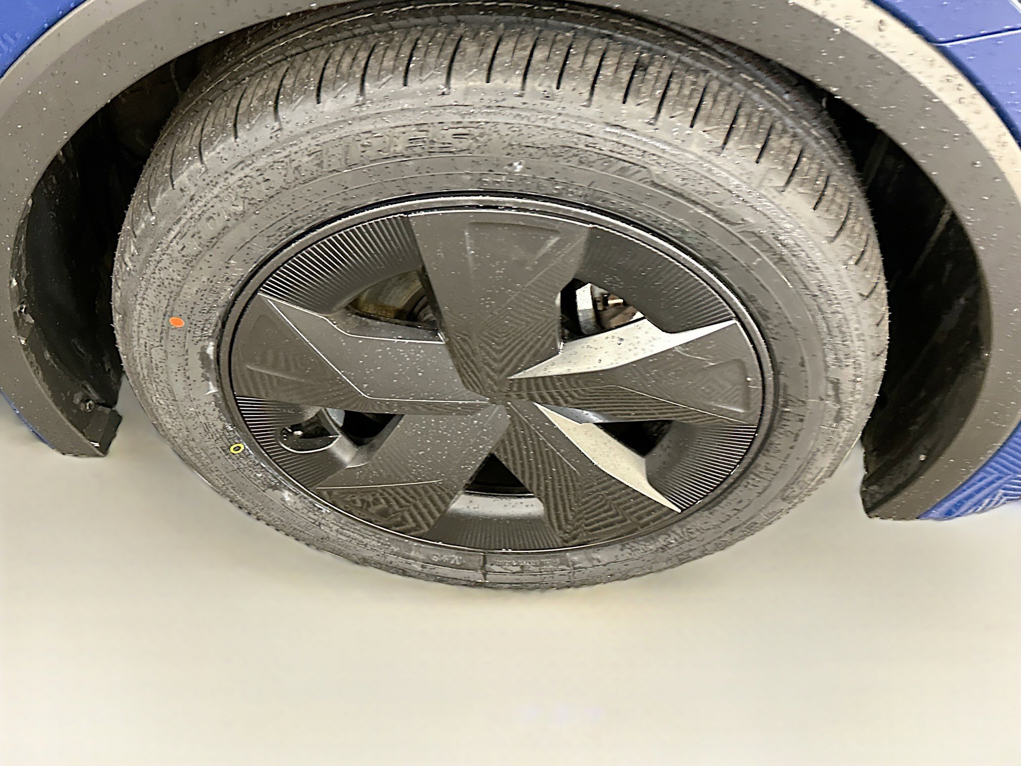 Used 2025 Toyota Prius LE FWD image 11