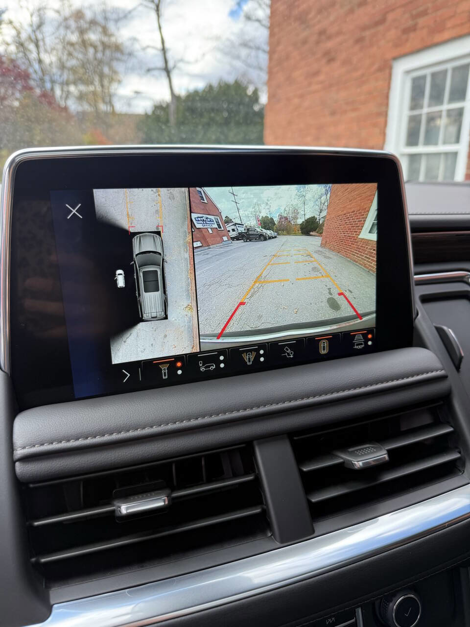 Used 2024 Chevrolet Suburban High Country image 19