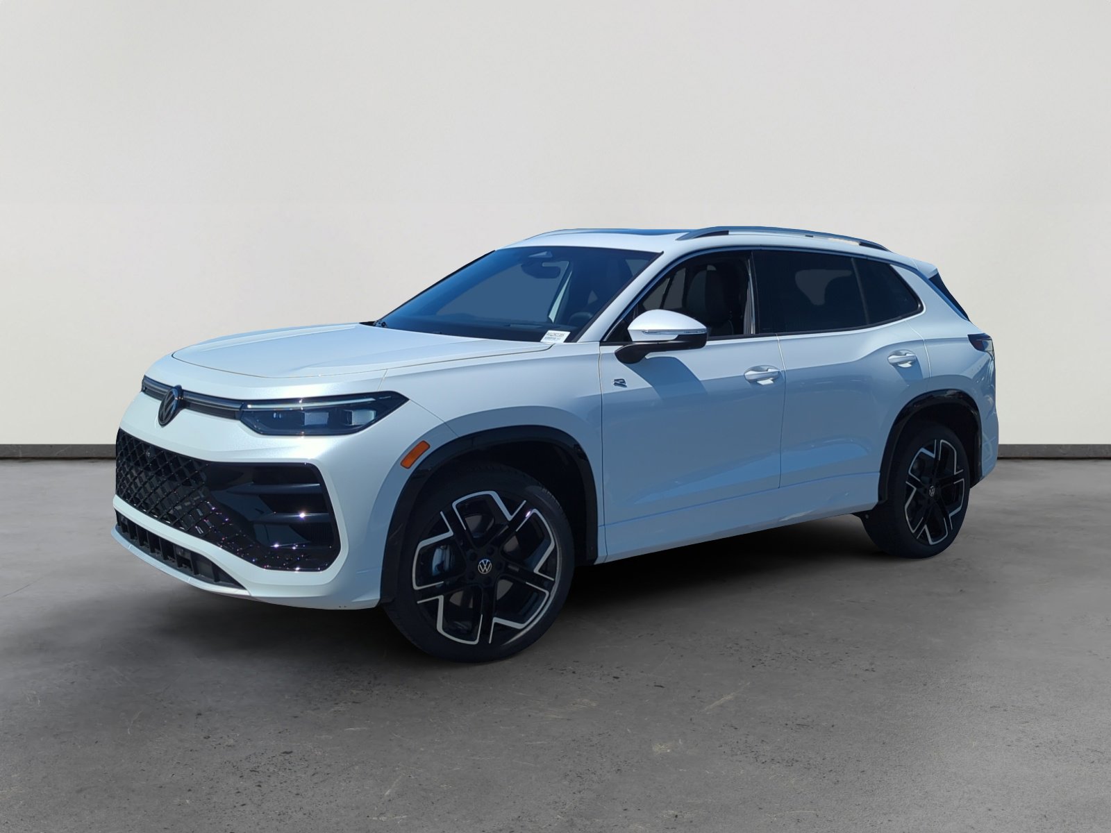 New 2026 Volkswagen Tiguan SEL R-Line image 1