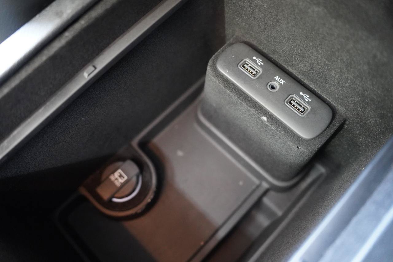Used 2018 Chrysler 300 Touring L RWD image 22