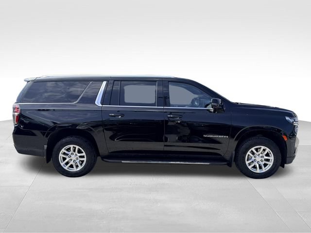 Used 2022 Chevrolet Suburban LT w/ Luxury Package AWD/4WD image 3