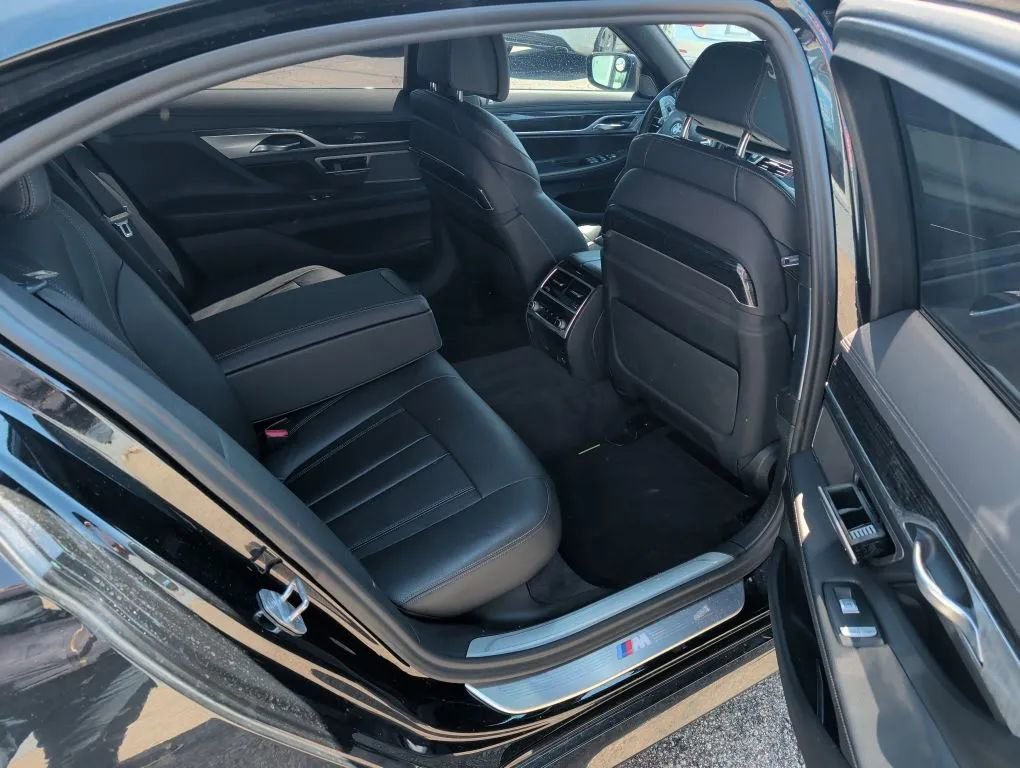 Used 2019 BMW 740i w/ M Sport Package RWD image 30