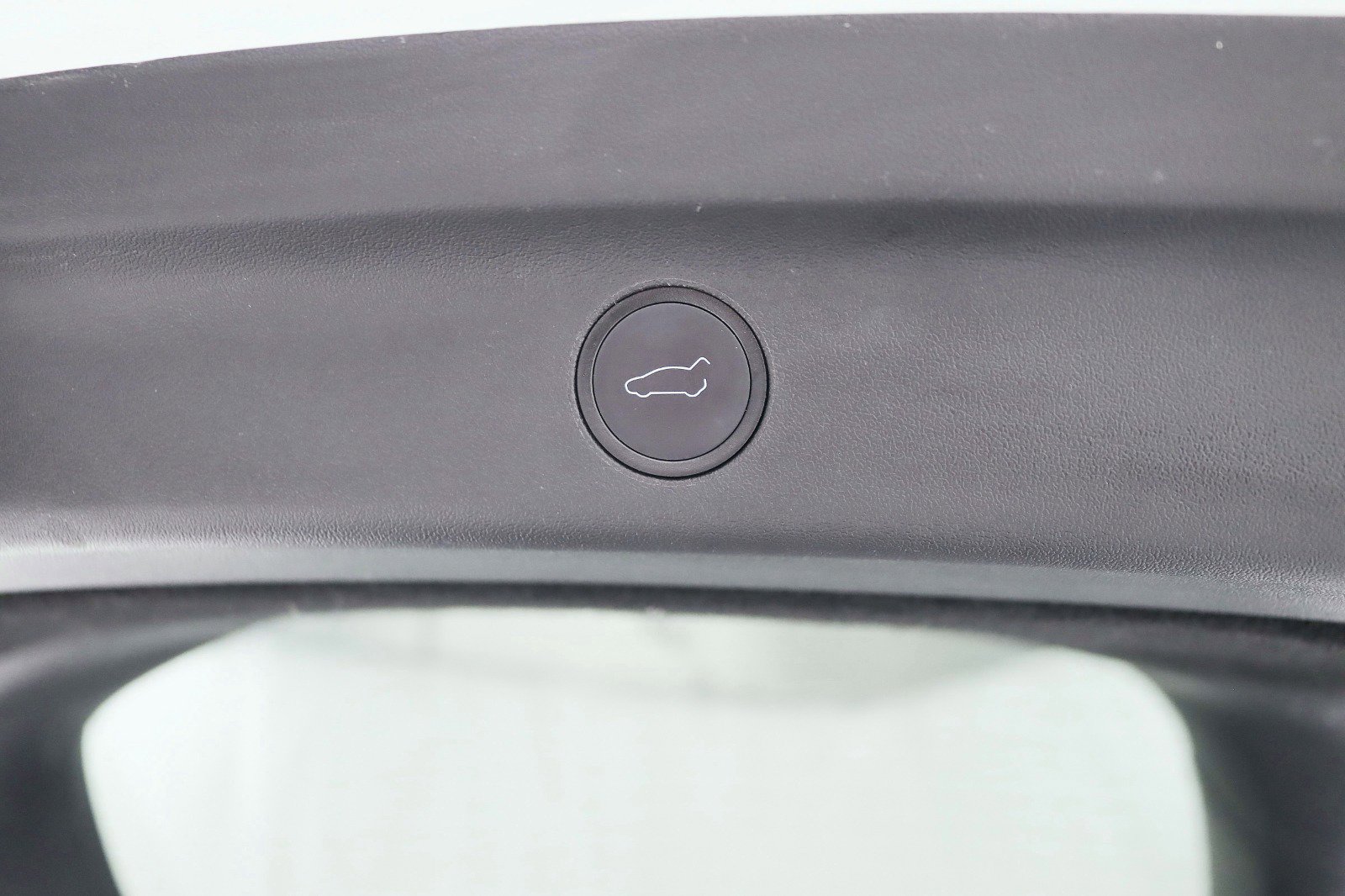 Used 2022 Tesla Model Y Long Range image 39