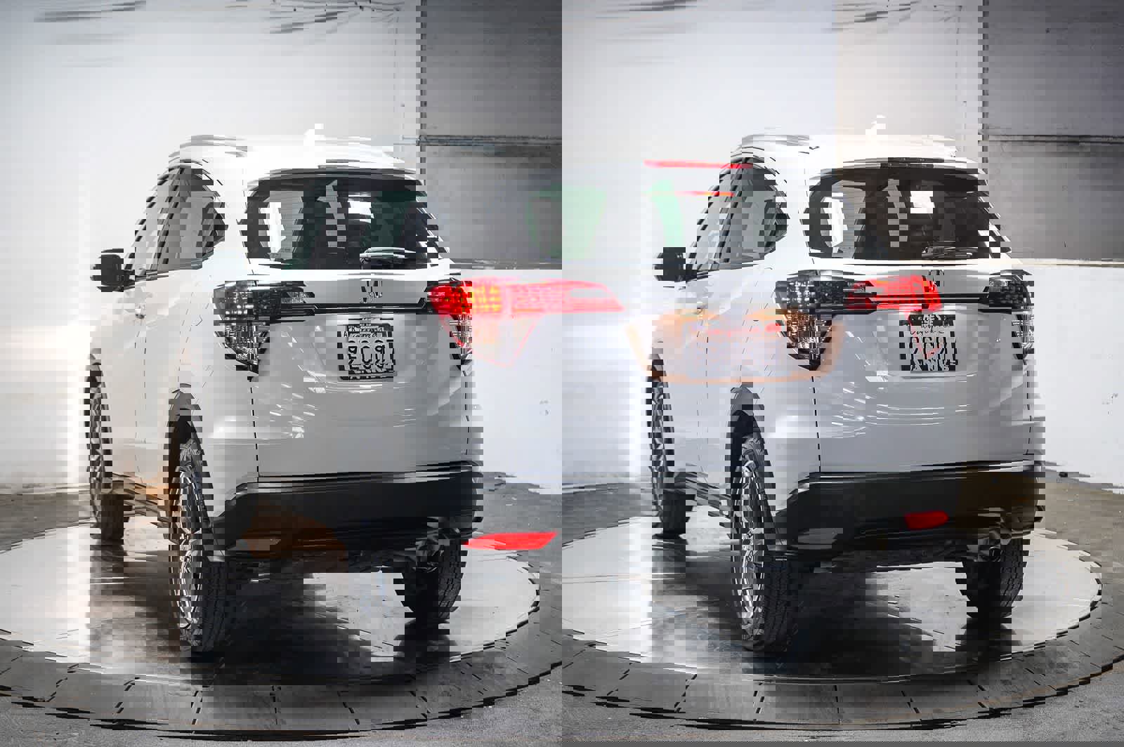 Used 2021 Honda HR-V EX-L image 8