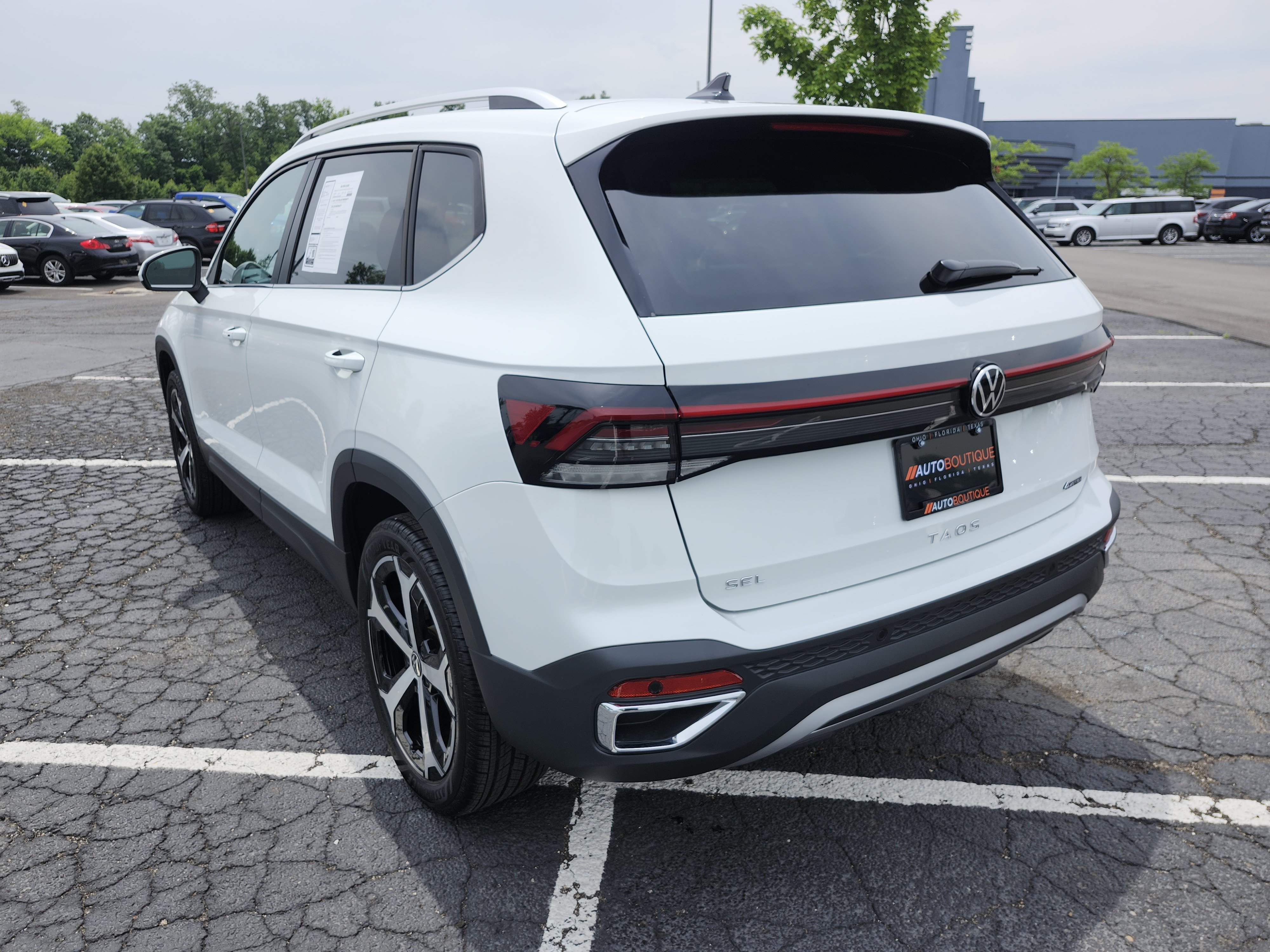 Used 2026 Volkswagen Taos SEL AWD/4WD image 18