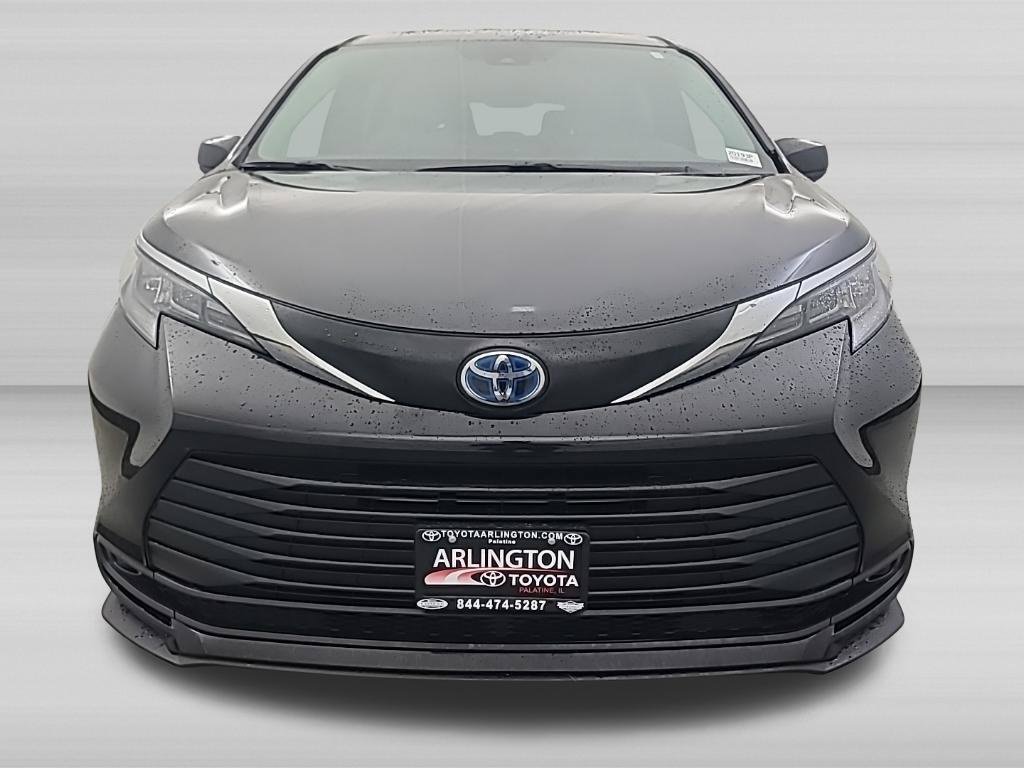 Used 2025 Toyota Sienna LE FWD image 10