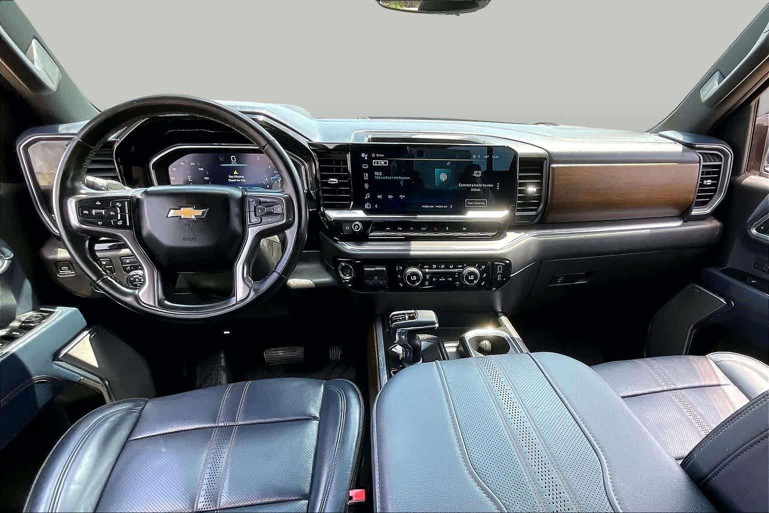 Used 2023 Chevrolet Silverado 1500 High Country w/ High Country Premium Package AWD/4WD image 25