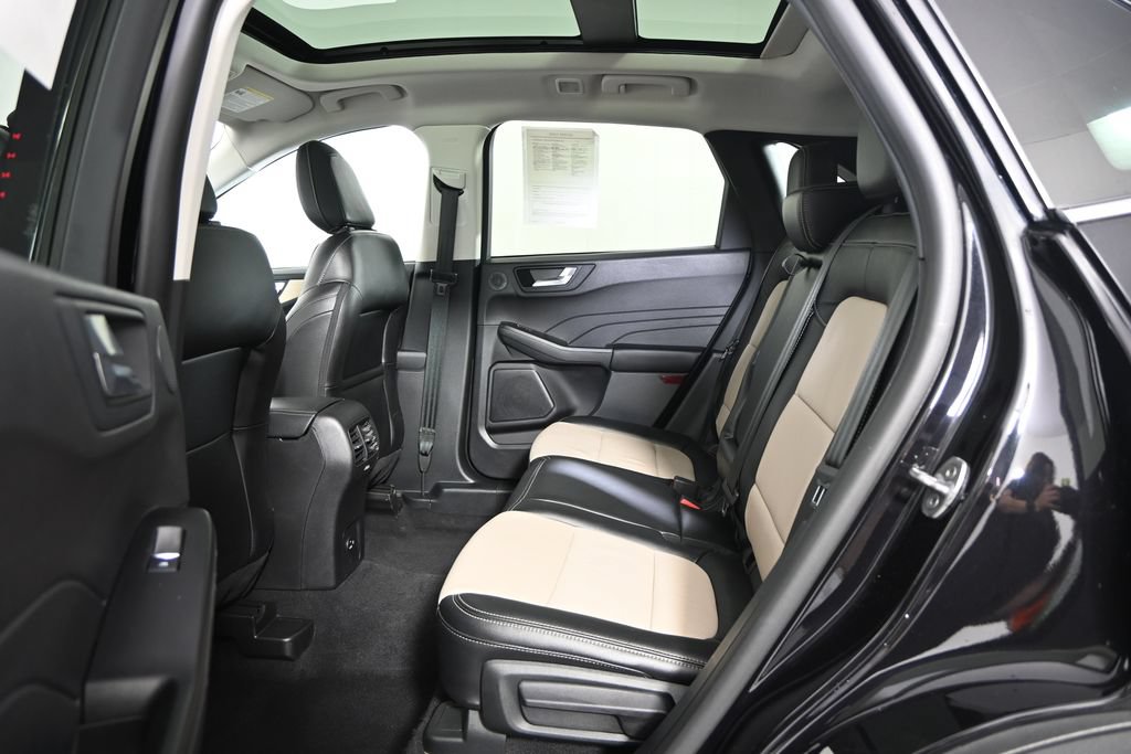 Used 2022 Ford Escape Titanium w/ Titanium Elite Package AWD/4WD image 18