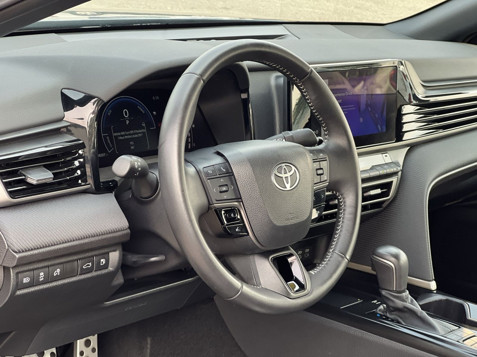 Used 2025 Toyota Camry SE AWD/4WD image 16