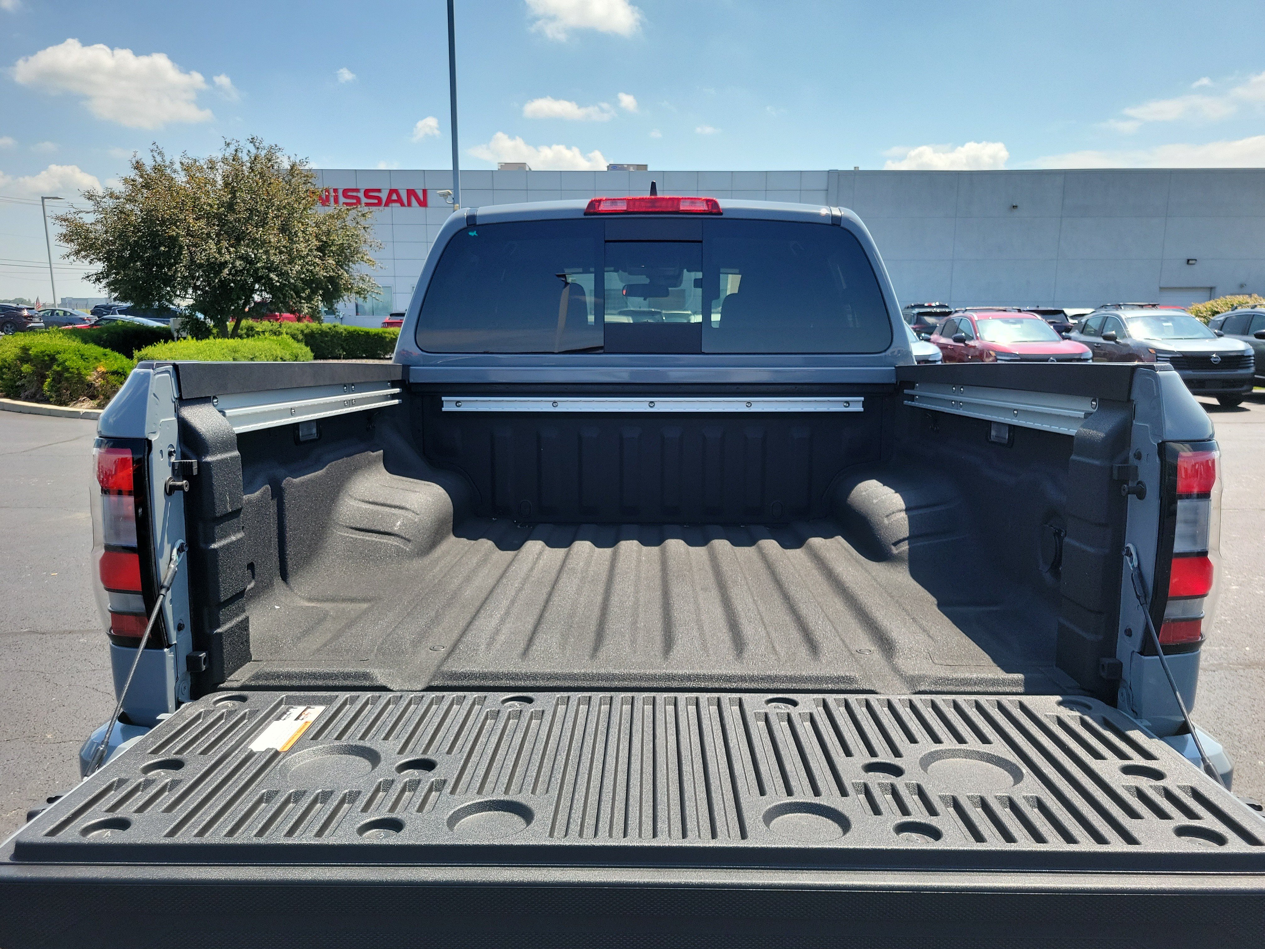 Certified 2025 Nissan Frontier PRO-4X w/ Pro Convenience Package AWD/4WD image 8