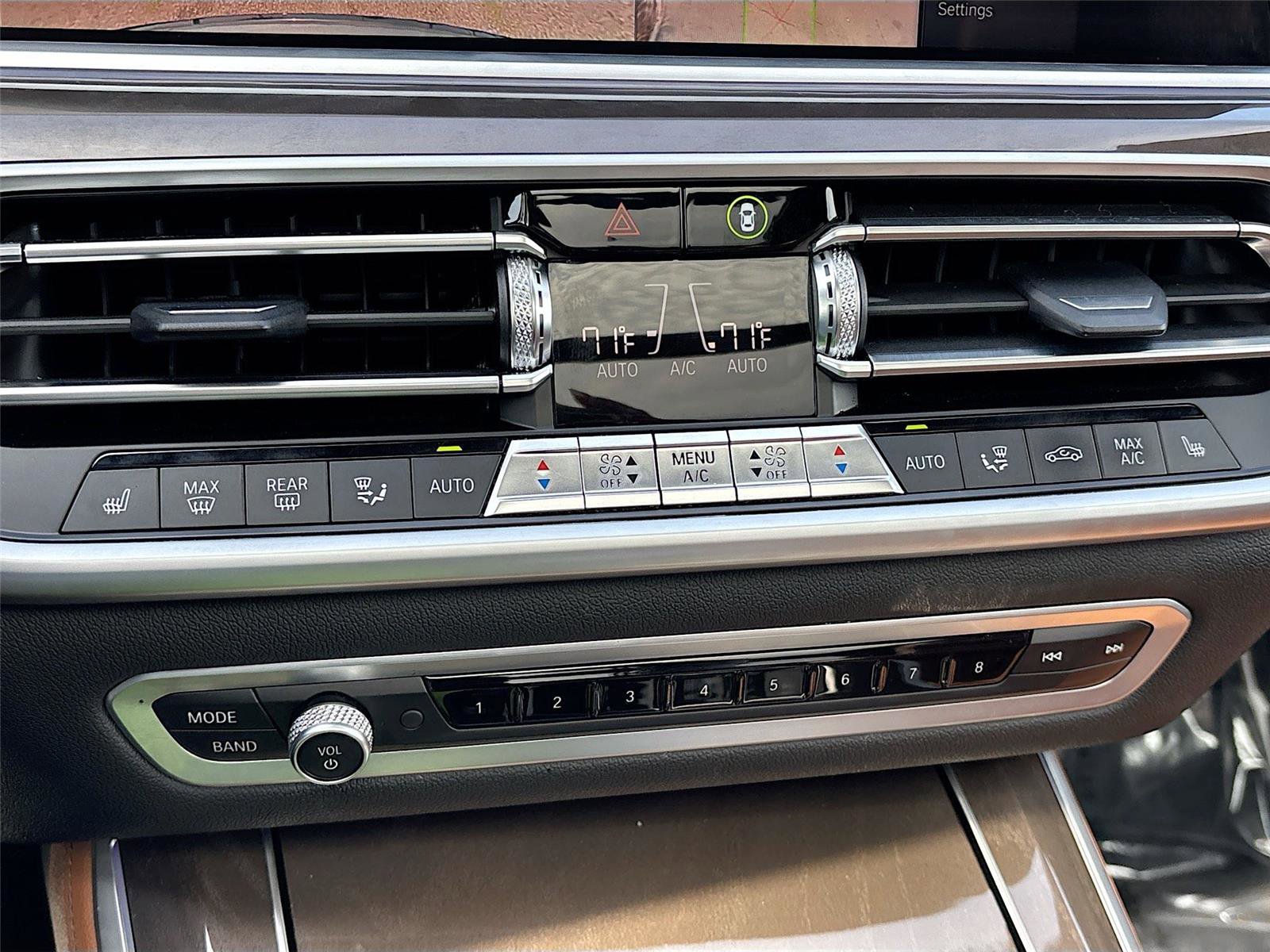 Used 2022 BMW X5 xDrive45e w/ Parking Assistance Package AWD/4WD image 16