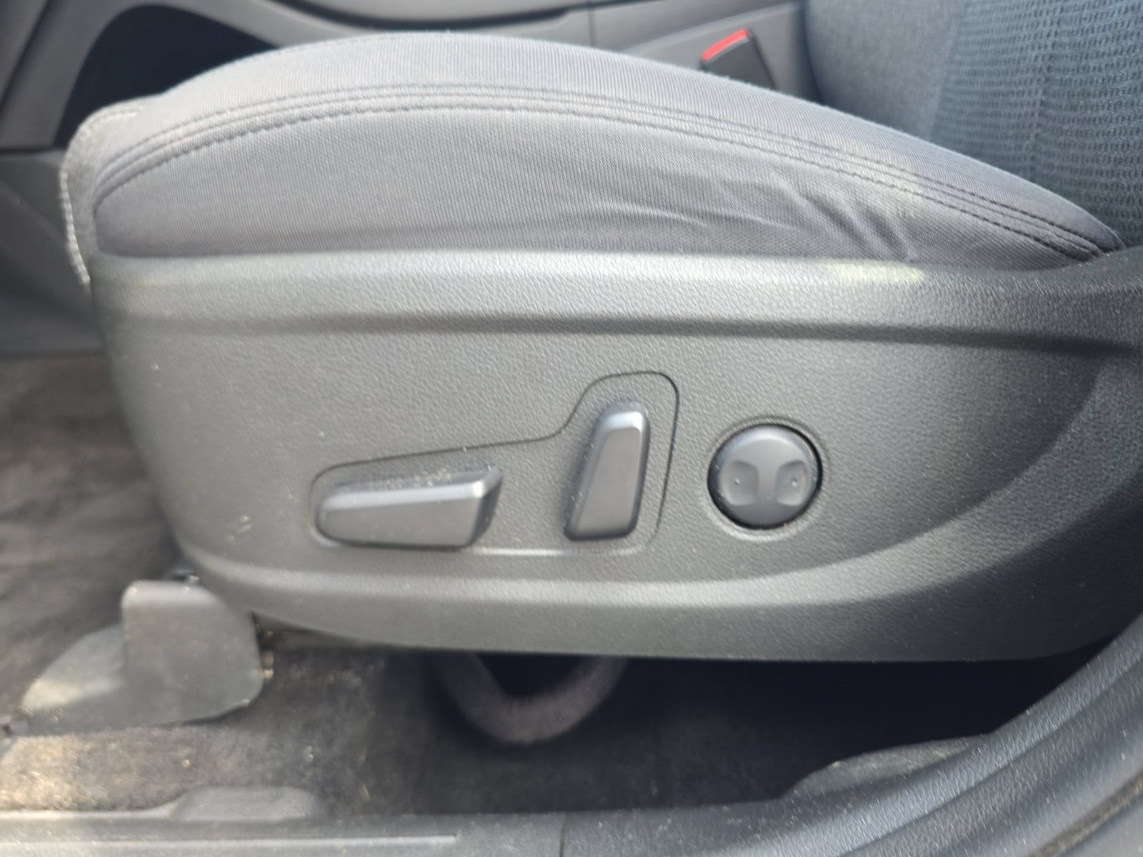 Used 2023 Hyundai Santa Fe SEL FWD image 16