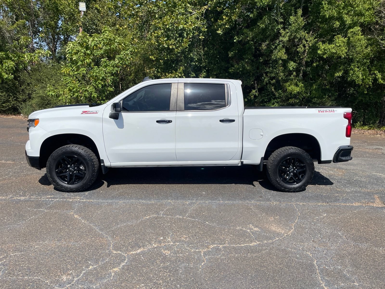 Used 2024 Chevrolet Silverado 1500 LT Trail Boss w/ Convenience Package II AWD/4WD image 2