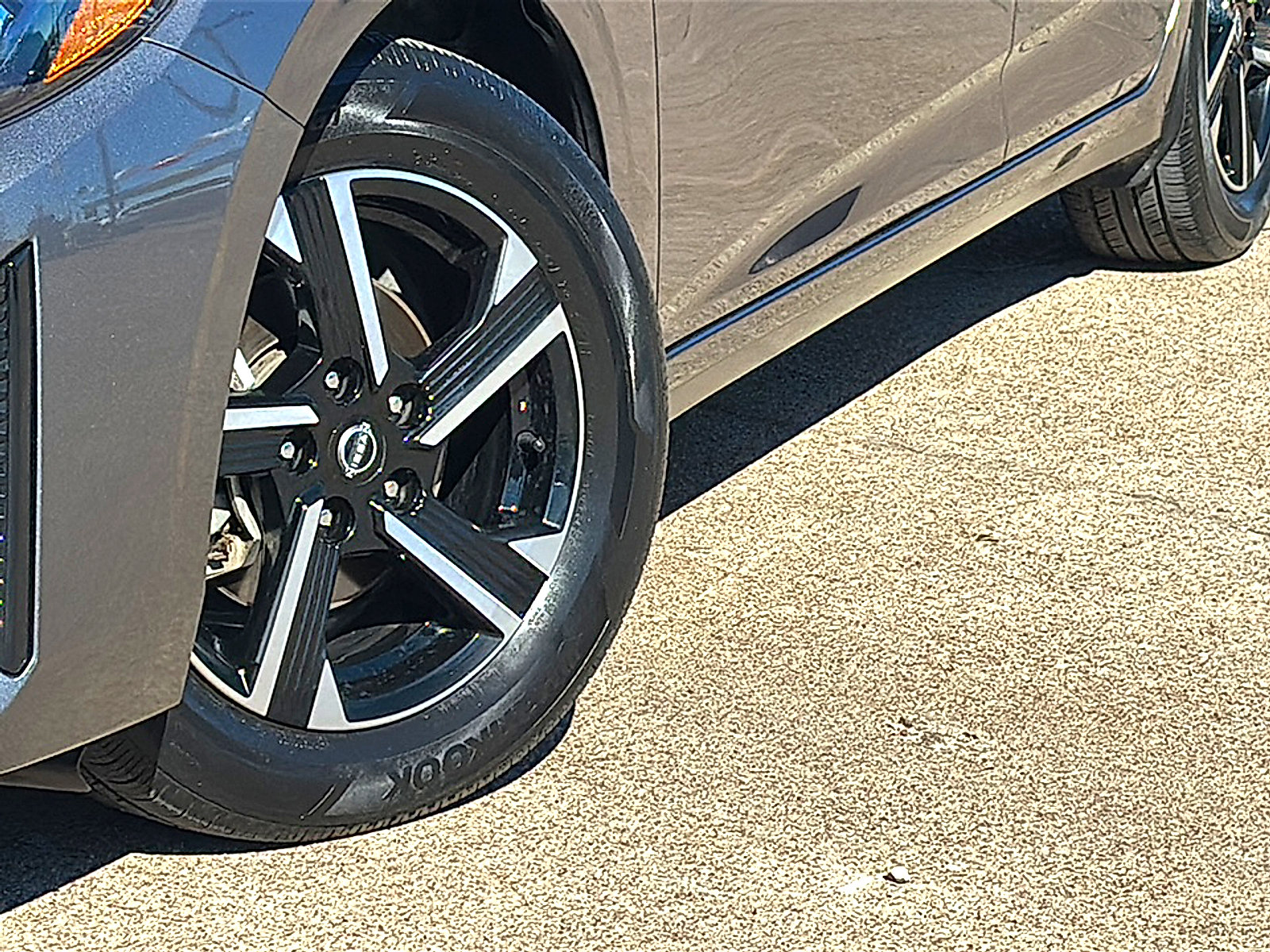 Used 2024 Nissan Sentra SV image 3