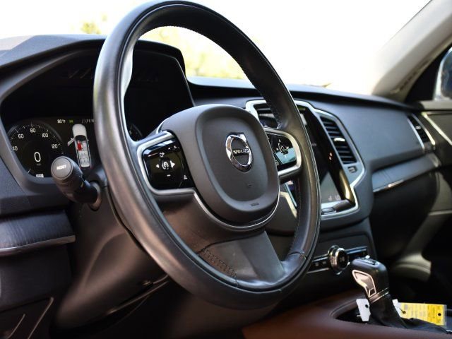 Used 2020 Volvo XC90 T6 Momentum w/ Protection Package Premier AWD/4WD image 11