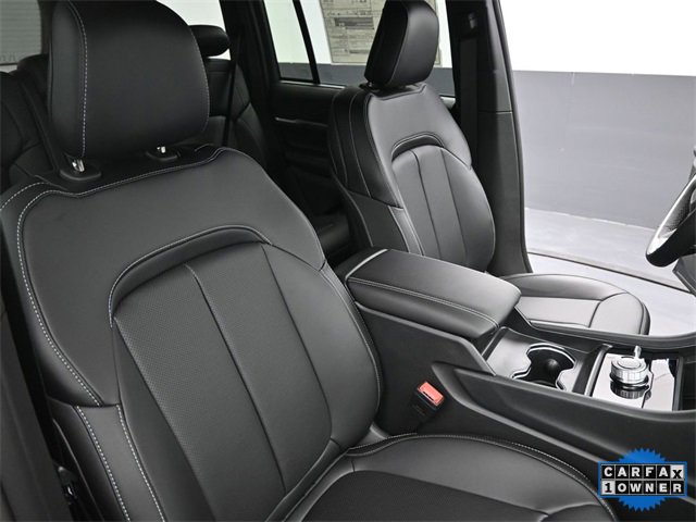 Used 2025 Jeep Grand Cherokee Limited w/ Luxury Tech Group II image 13