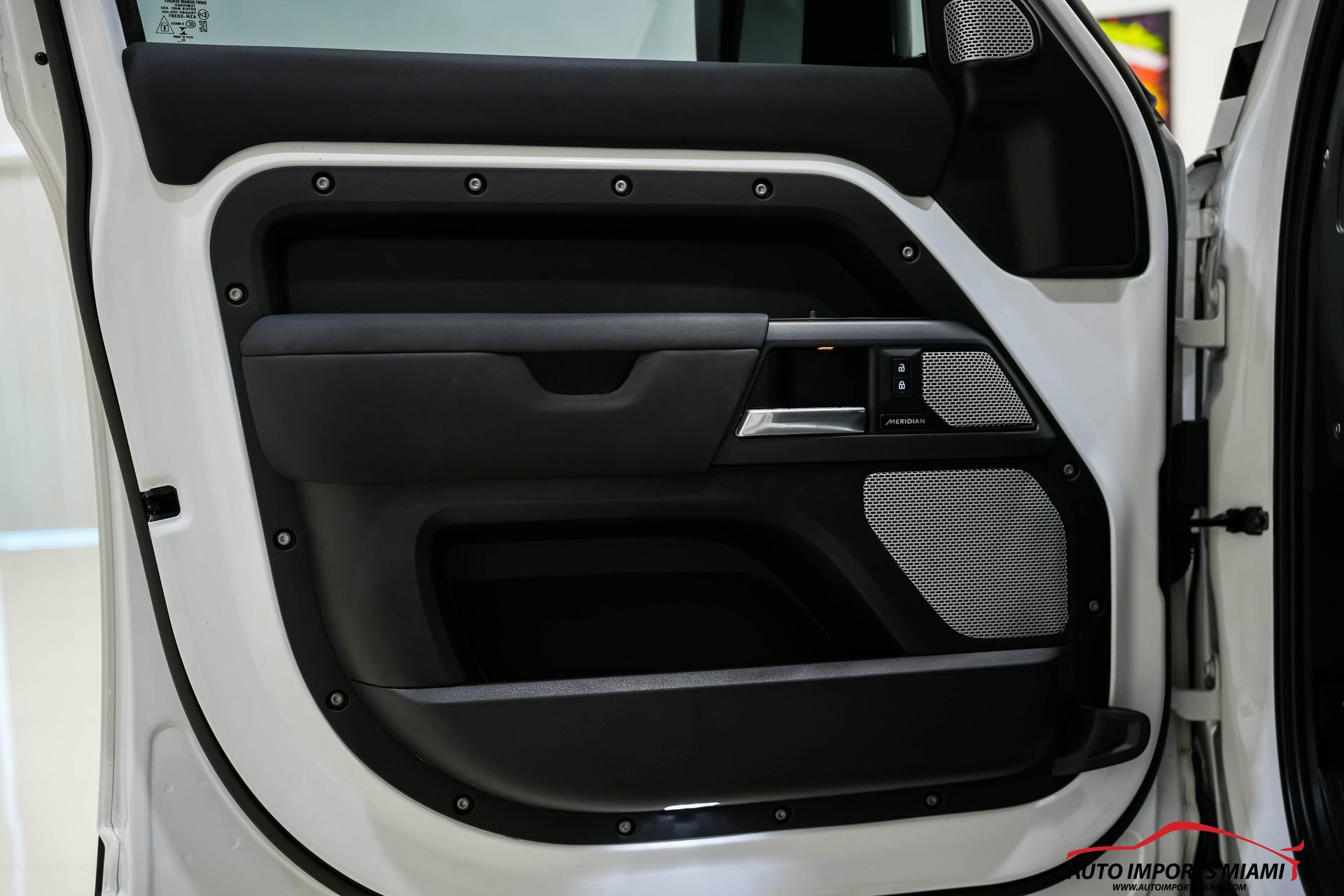 Used 2023 Land Rover Defender 130 X-Dynamic SE image 41