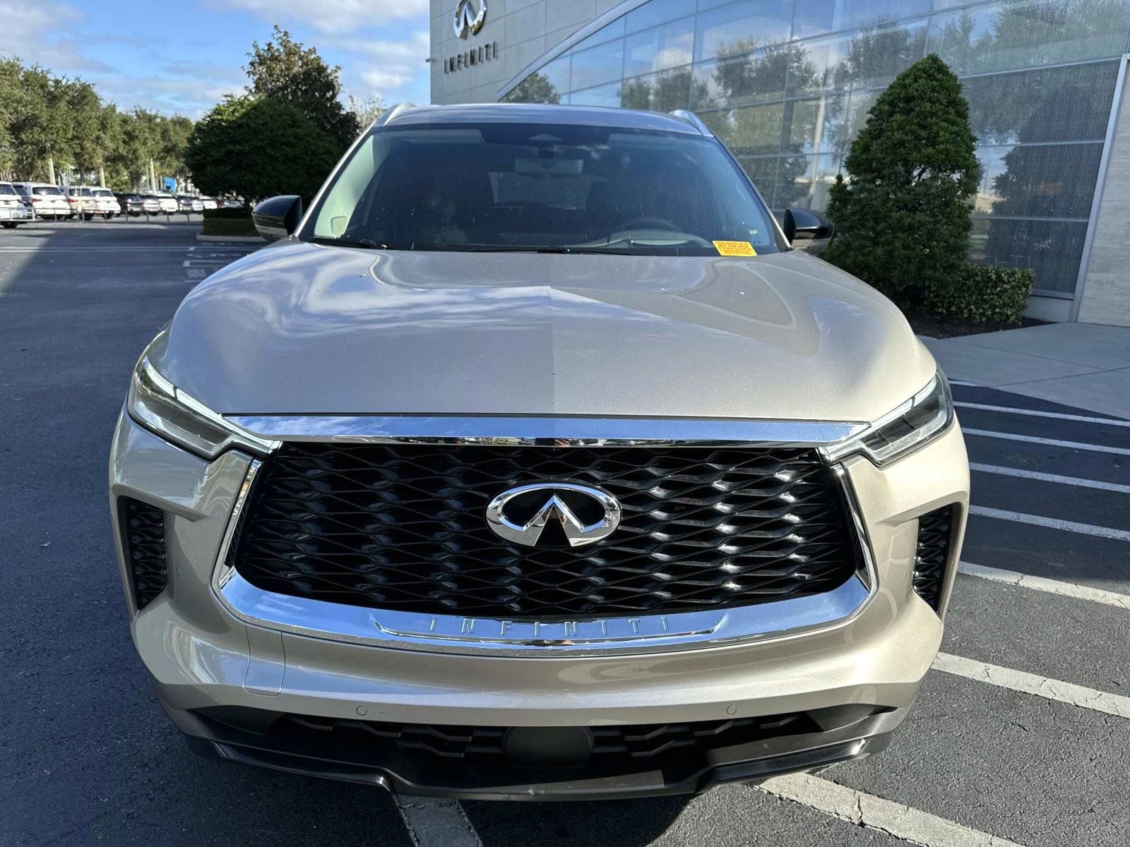 Certified 2025 INFINITI QX60 Luxe w/ Vision Package image 6