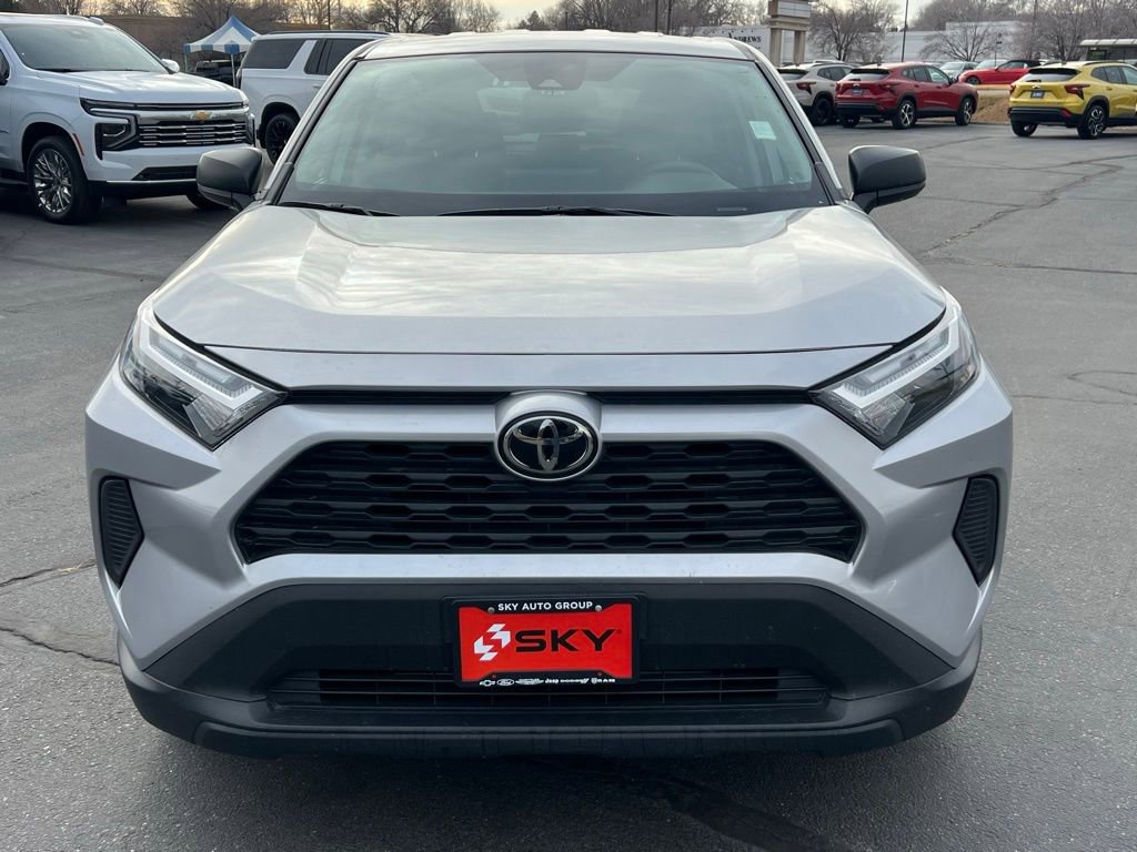 Used 2024 Toyota RAV4 LE AWD/4WD image 5