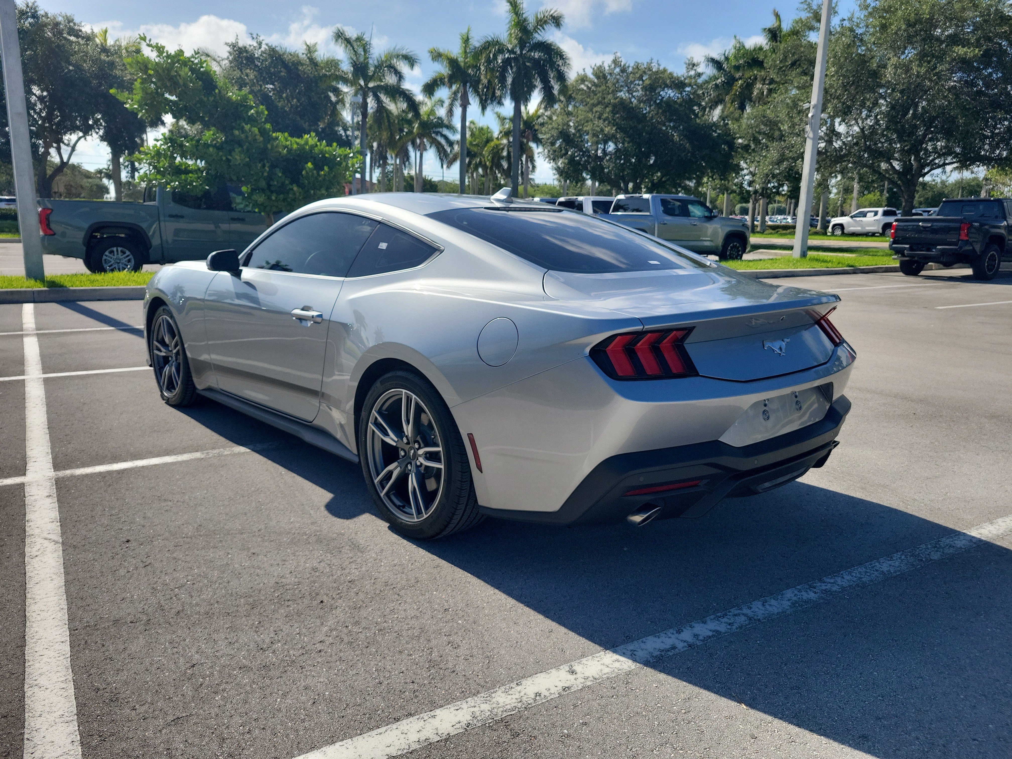 Used 2025 Ford Mustang Coupe RWD image 5