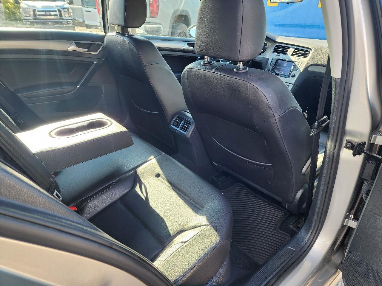 Used 2015 Volkswagen Golf TDI SE image 23