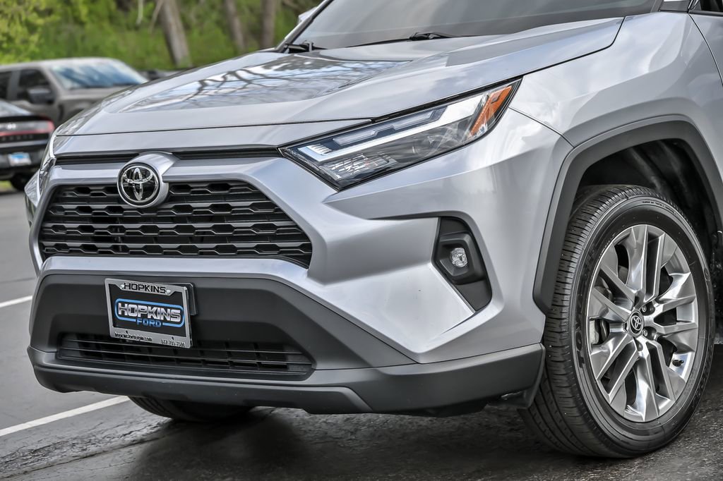 Used 2022 Toyota RAV4 XLE Premium AWD/4WD image 6