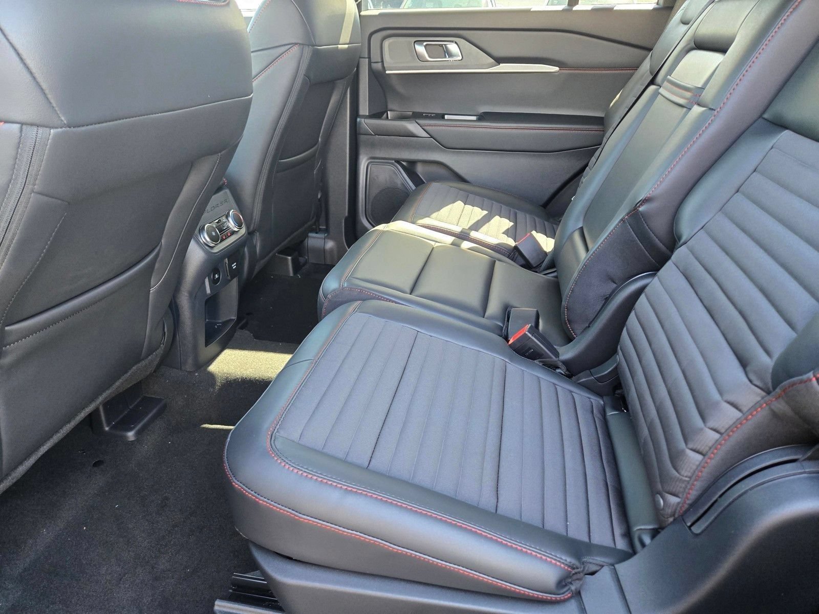 New 2026 Ford Explorer ST-Line w/ ST-Line Street Pack AWD/4WD image 12